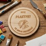 Magnes „Uczę PLASTYKI” – upominek dla nauczyciela